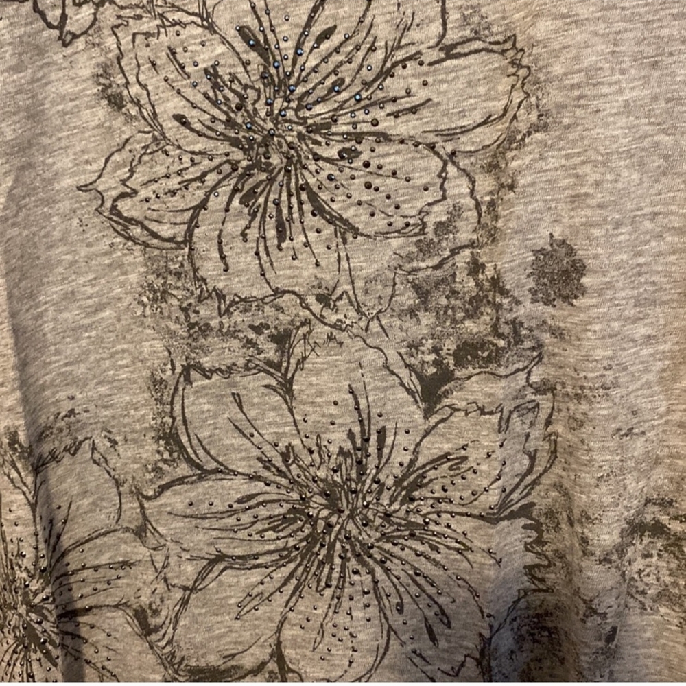 Floral Gray Women's Top - Picture 9 of 10